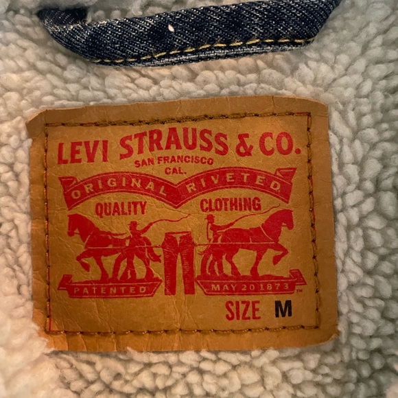 Levi’s Denim Trucker Jacket - Picture 2 of 4